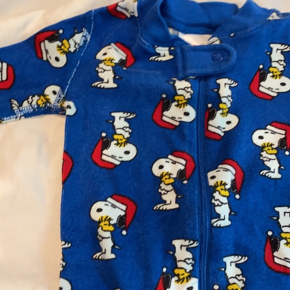 HANNA ANDERSSON HOLIDAY SNOOPY SLEEPER - Picture 2 of 4